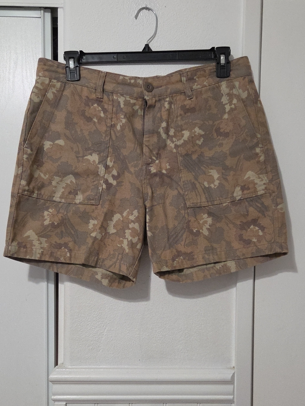Sun + Stone Men's Floral Cargo Shorts in Brown & Cream